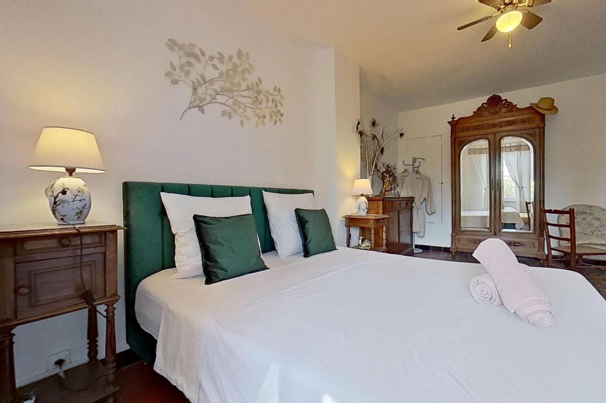 Les 2 Droles D'Oiseaux Bed & Breakfast Luc-sur-Orbieu Exterior photo
