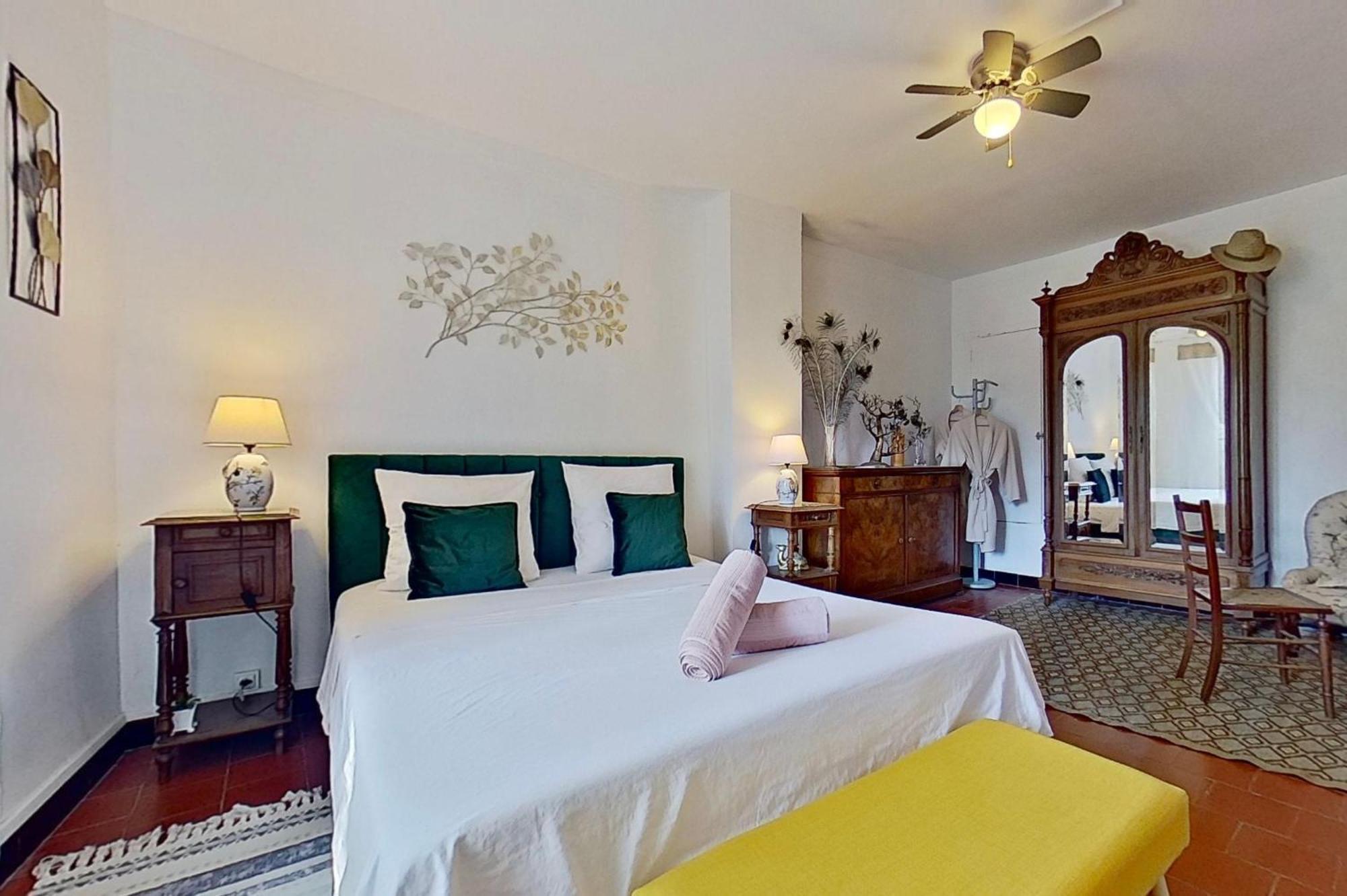 Les 2 Droles D'Oiseaux Bed & Breakfast Luc-sur-Orbieu Exterior photo