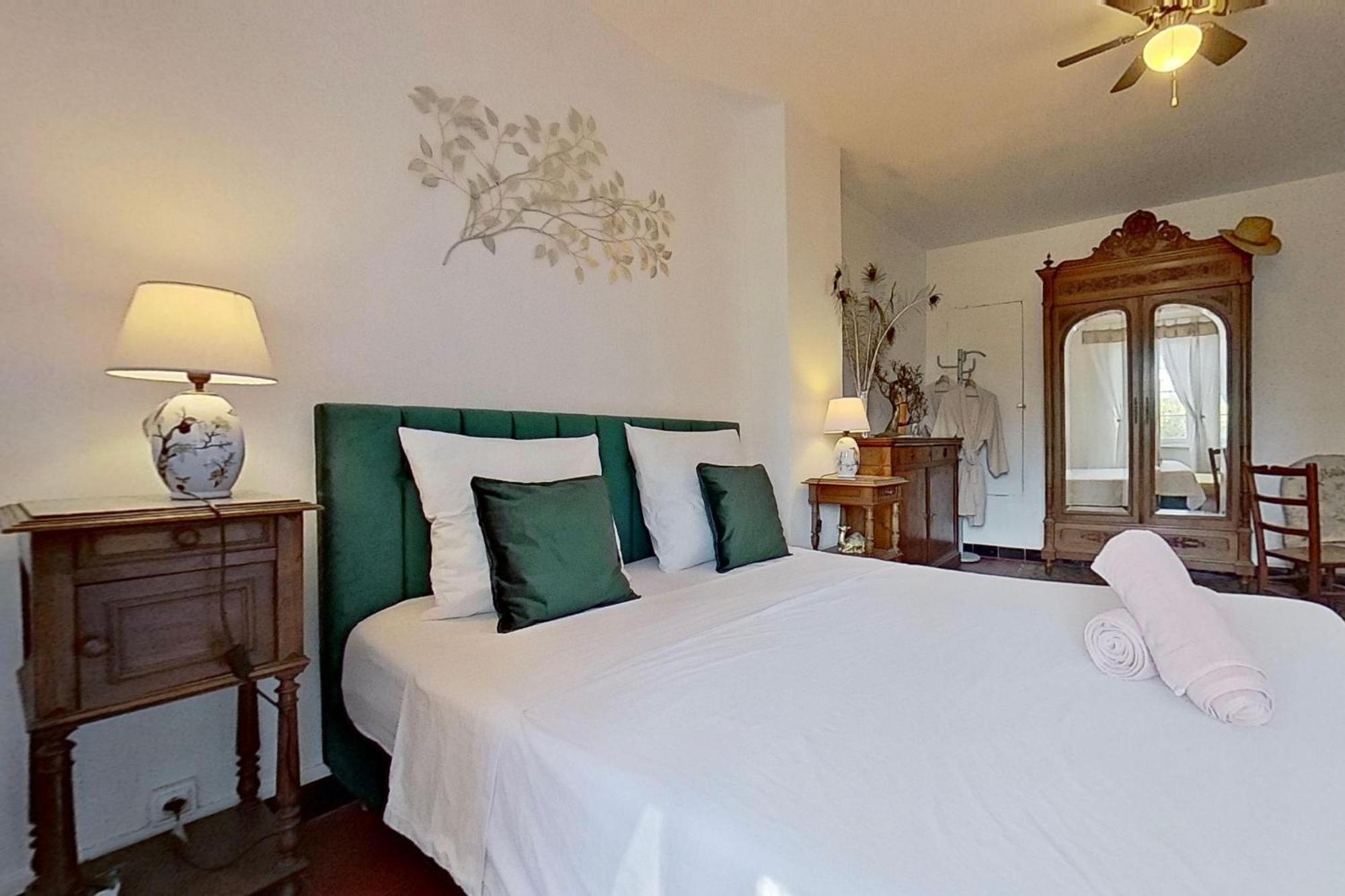 Les 2 Droles D'Oiseaux Bed & Breakfast Luc-sur-Orbieu Exterior photo